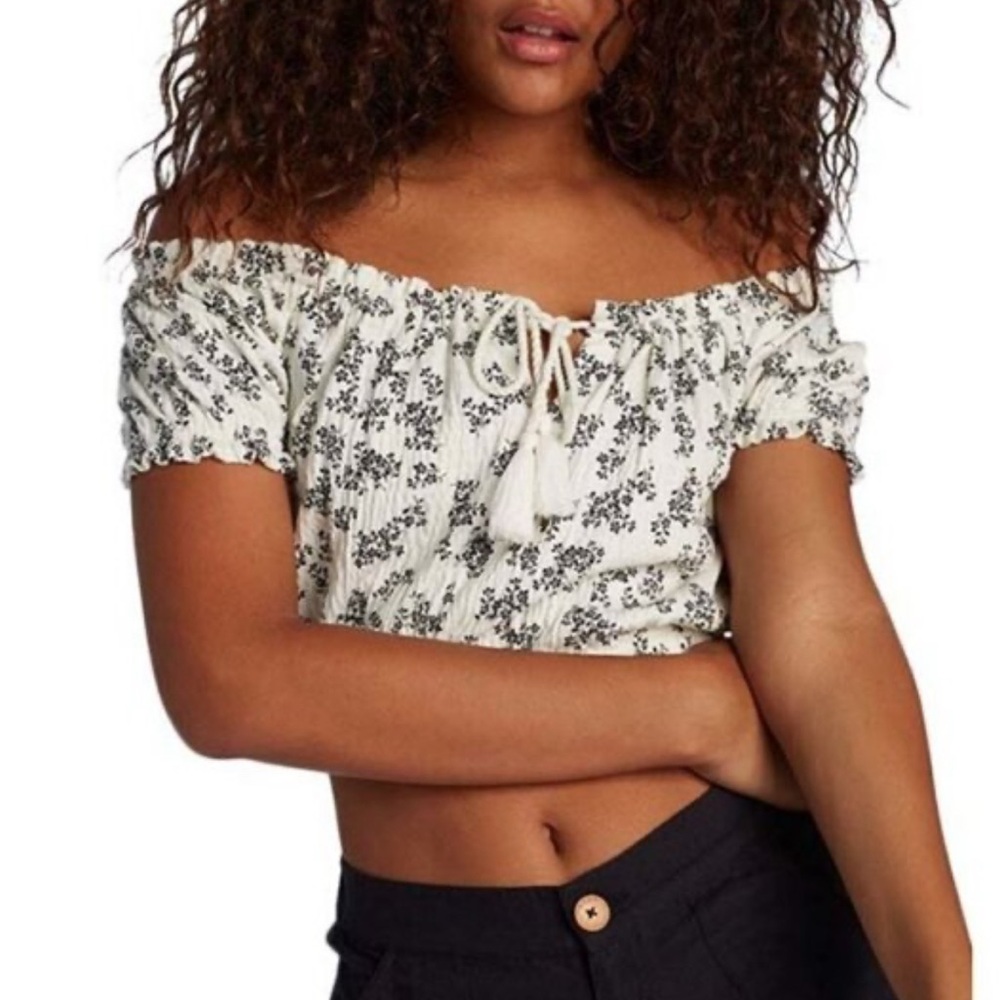 Roxy Black and White Puff Sleeve Crop Top